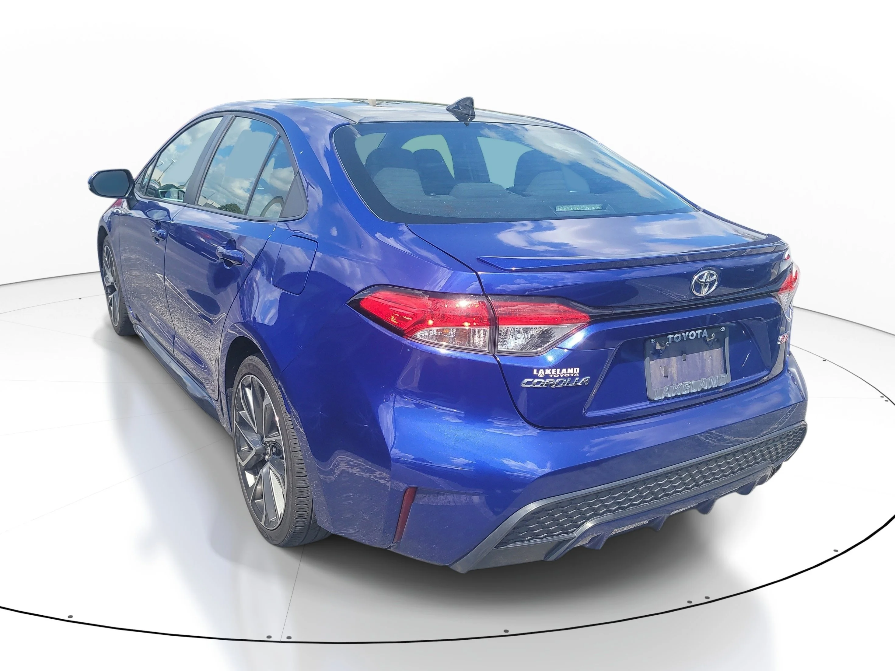Used 2022 Black Sand Pearl Toyota SE image 4