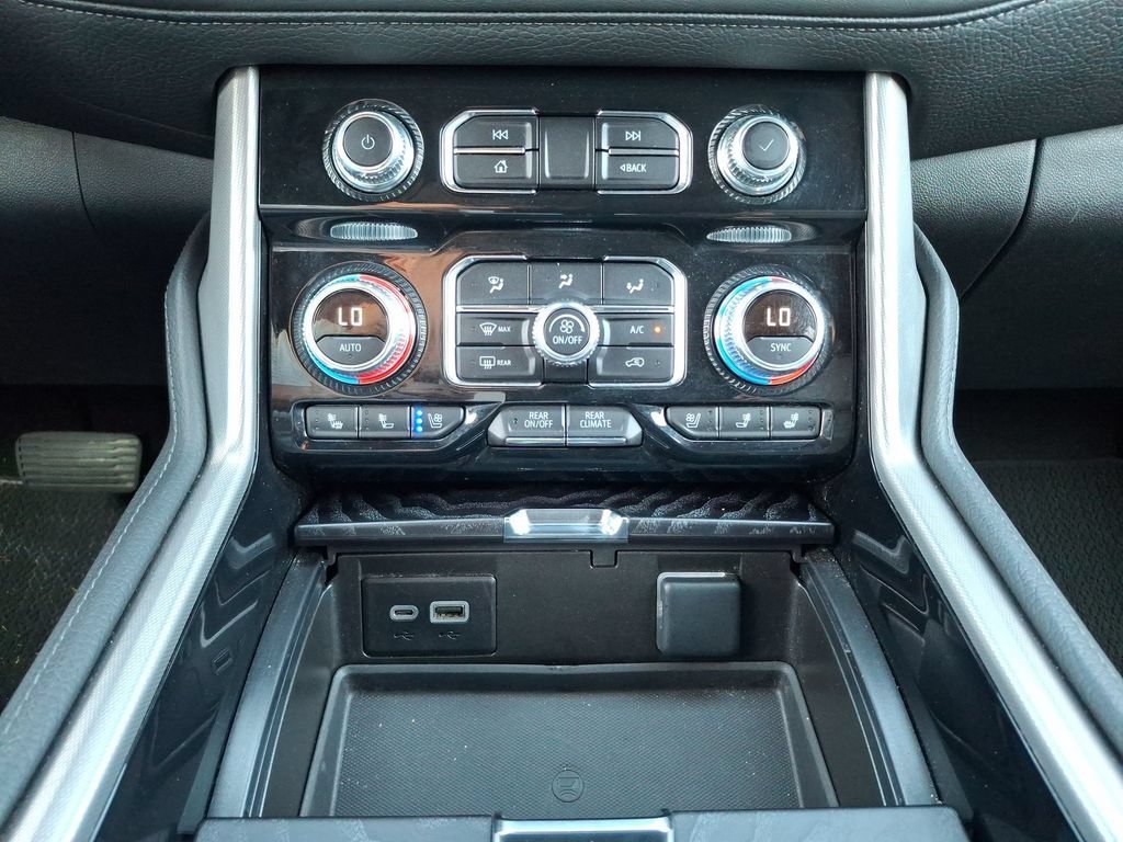 2024 GMC Yukon Denali - Photo 17