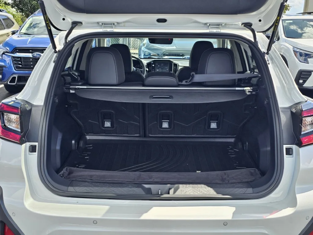 New 2027 CRYSTAL WHITE PEARL Subaru Limited image 9