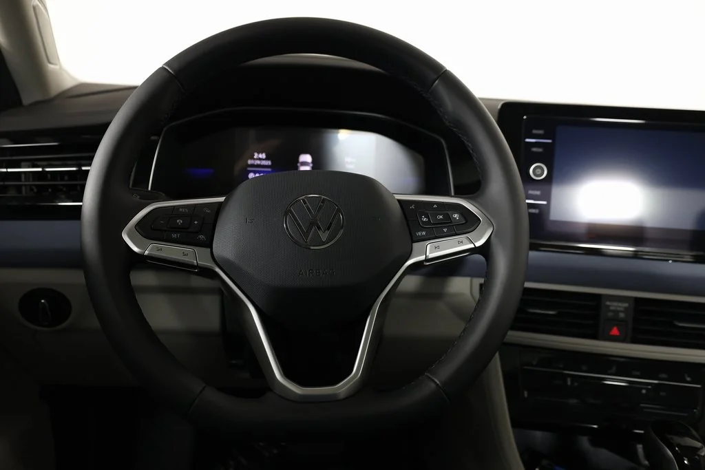 2025 Volkswagen Jetta SE - Photo 9