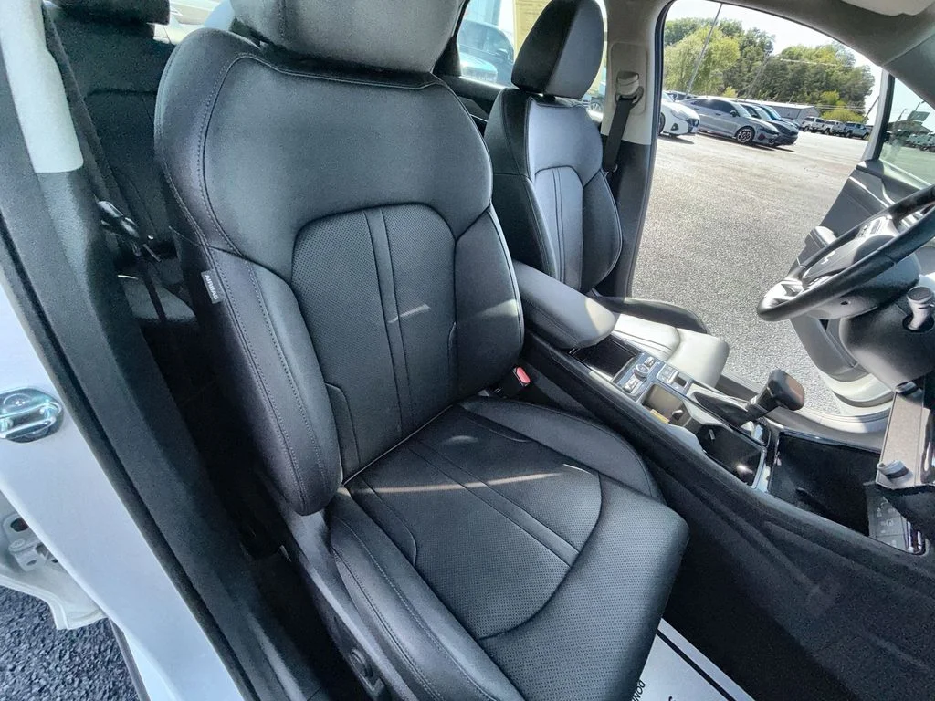 Used 2025 White Kia EX image 27