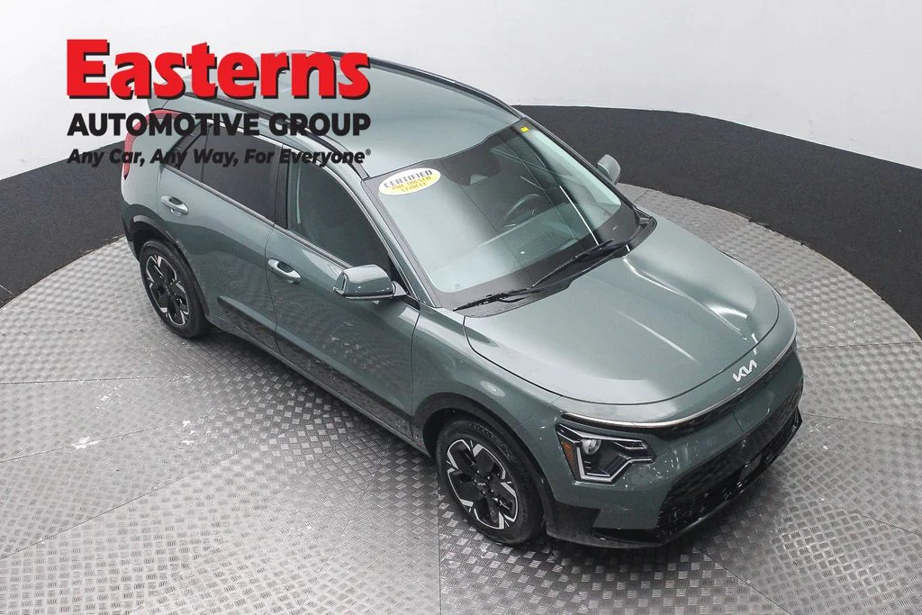 Used 2023 Green Kia Wind image 3