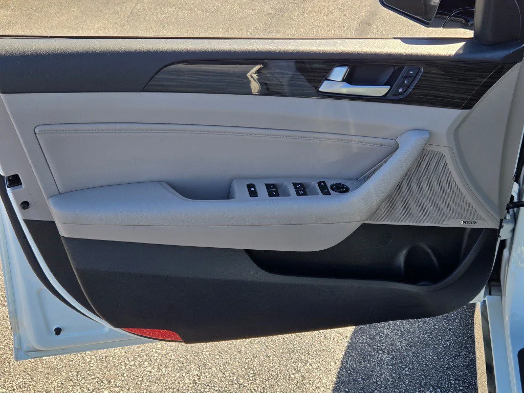 Used 2016 White Hyundai Limited image 16