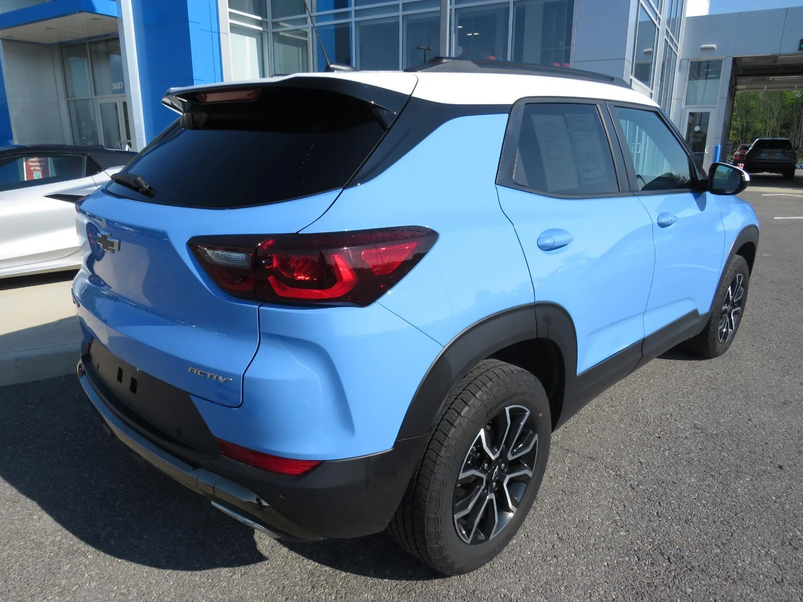 Used 2024 Fountain Blue Chevrolet ACTIV image 8