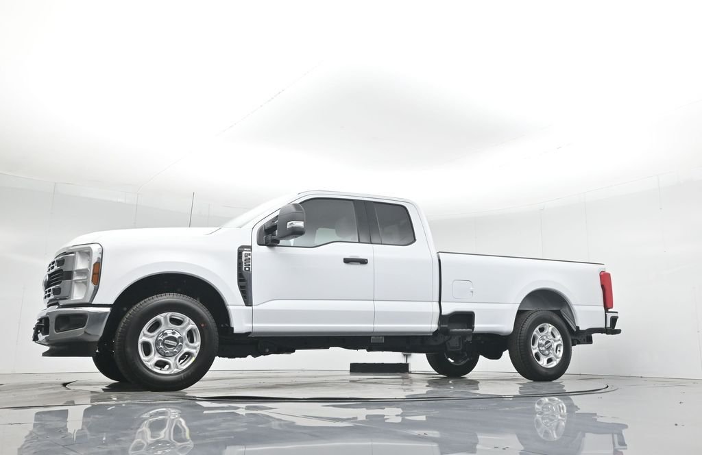 New 2026 Oxford White Ford XLT image 41