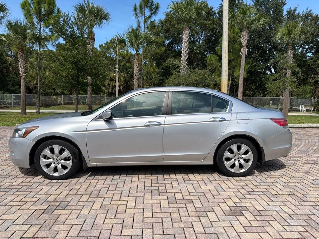 Used 2010 Silver Honda EX-L image 5