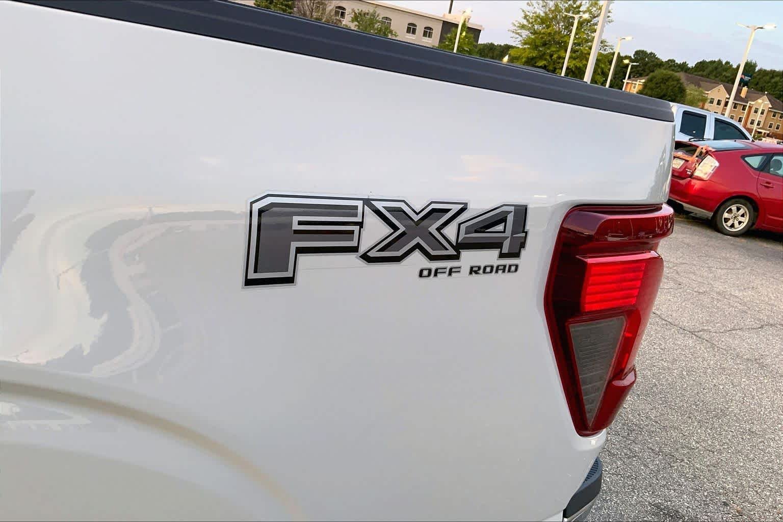 Used 2024 Avalanche Gray Ford XLT image 28
