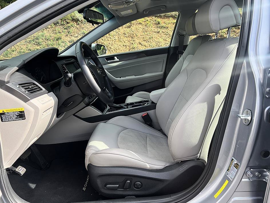 Used 2017 Shale Gray Metallic Hyundai Sport image 11