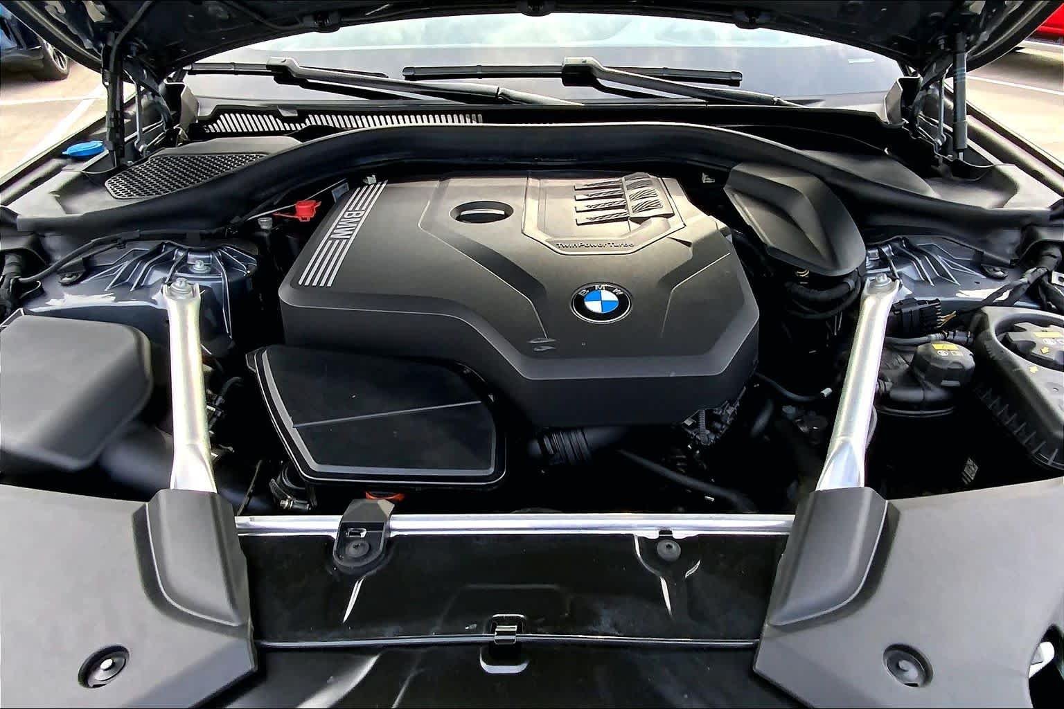 Used 2023 Skyscraper Gray Metallic BMW 530i image 31