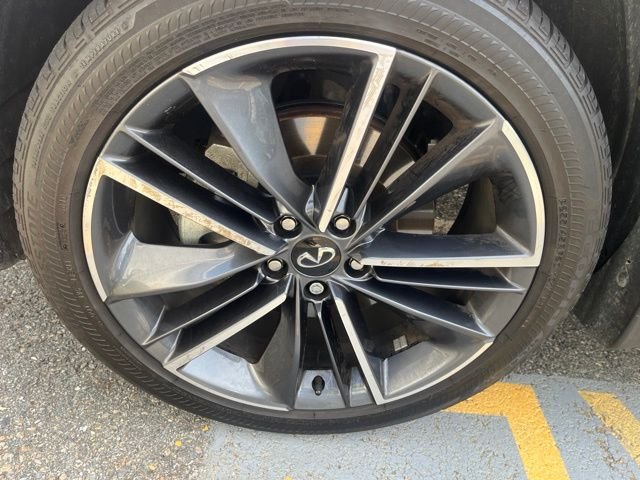 Used 2025 Gray INFINITI LUXE image 9