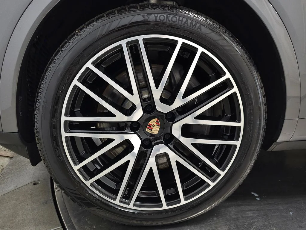 Used 2025  Porsche Base image 13