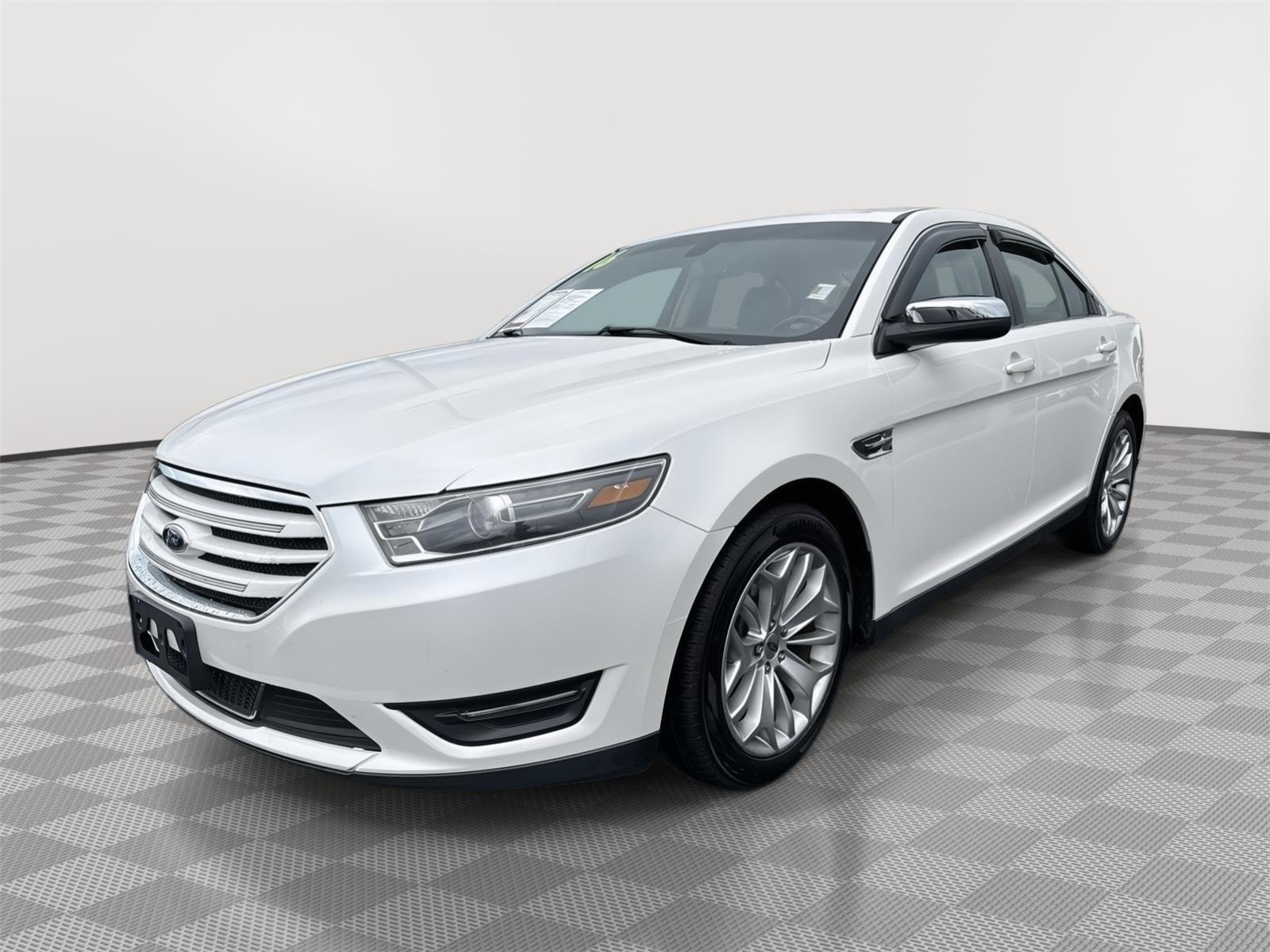 Used 2016 White Platinum Metallic Tri-Coat Ford Limited image 9