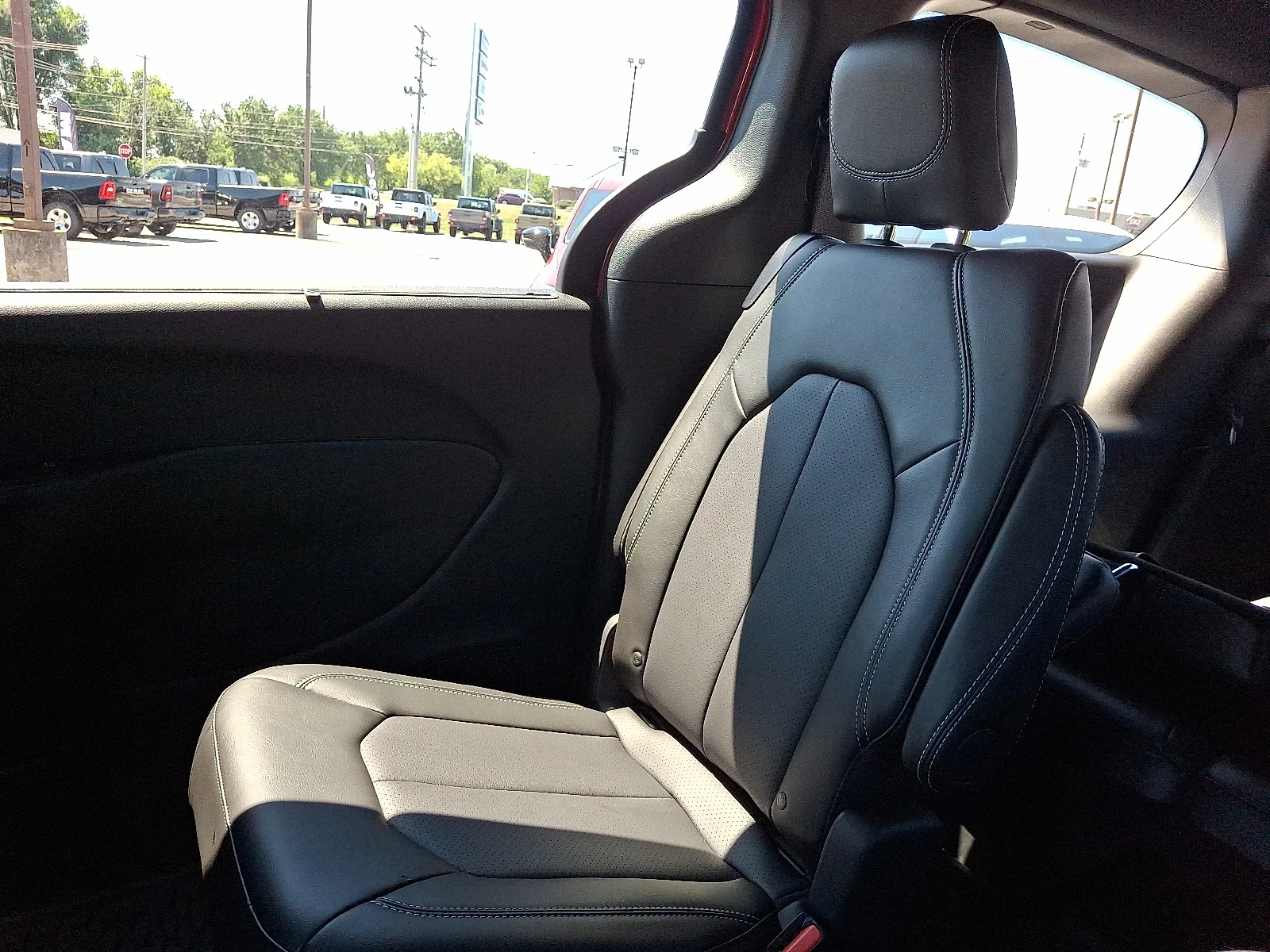2026 Chrysler Voyager LX - Photo 13