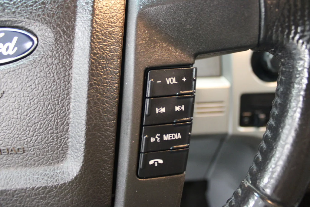 Used 2014 White Platinum Tri-Coat Metallic Ford Lariat image 22