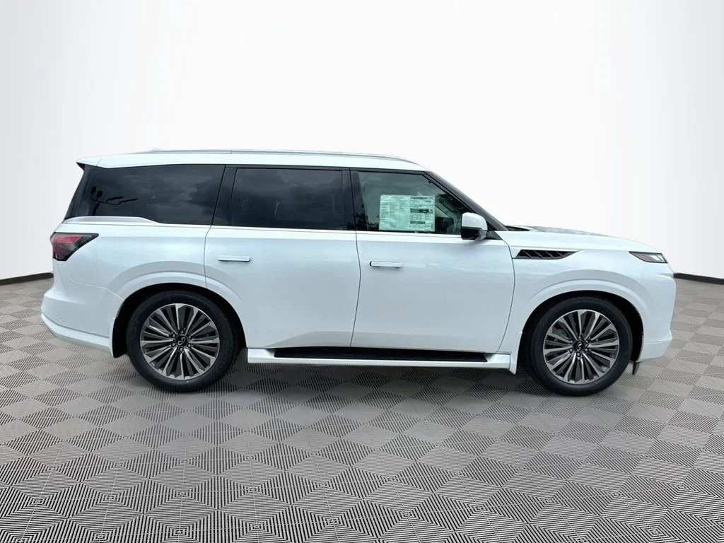 New 2027 RADIANT WHITE INFINITI Luxe 4WD image 4