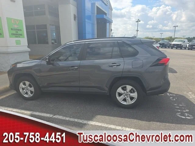 Used 2019 Magnetic Gray Met Toyota XLE image 4