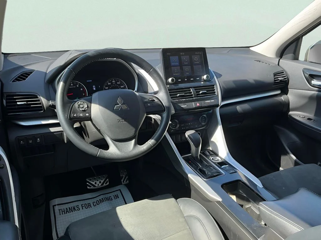 Used 2022  Mitsubishi SE image 31