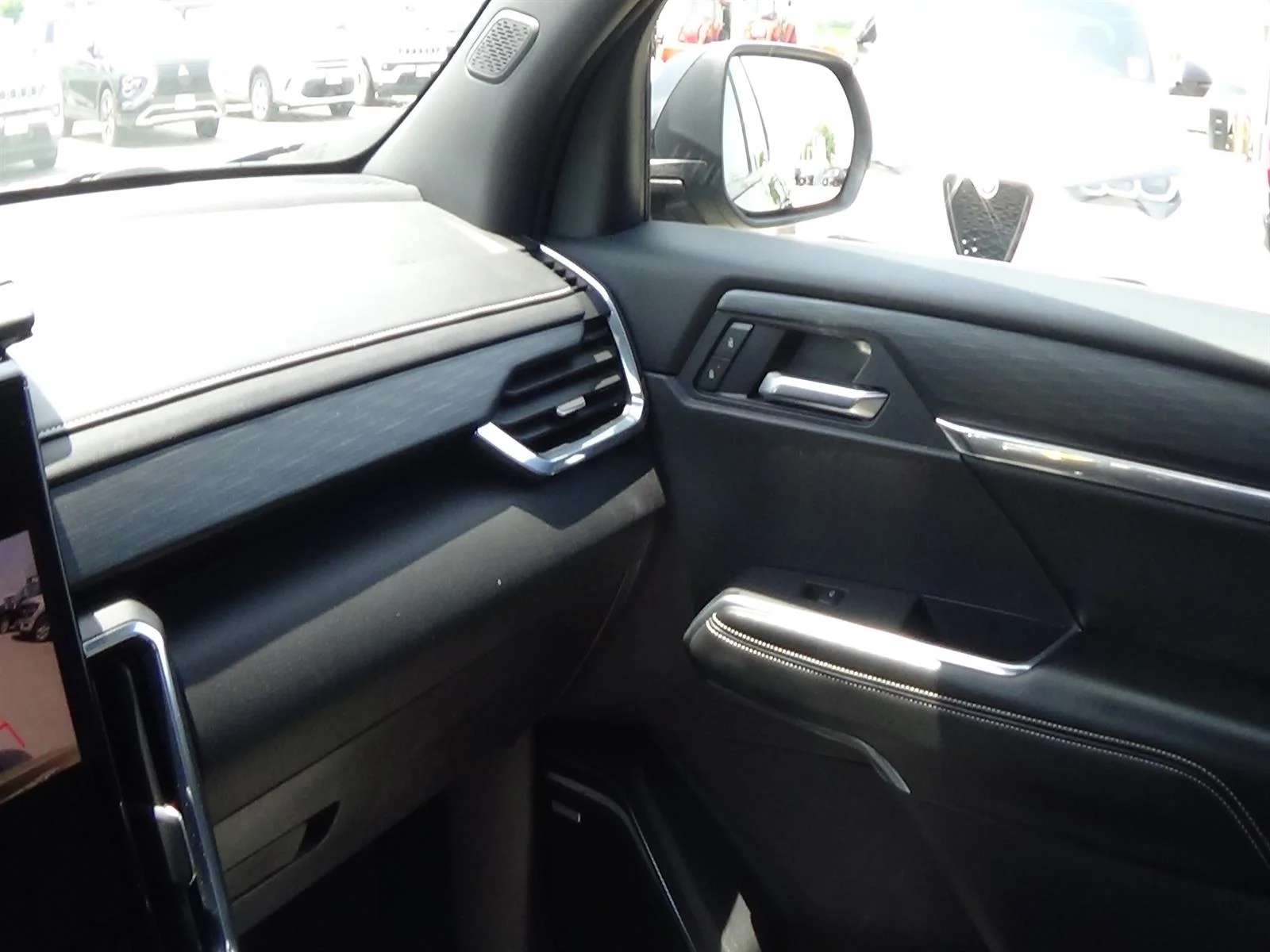 Used 2025 Ebony Twilight Metallic (gb8) GMC Elevation image 32