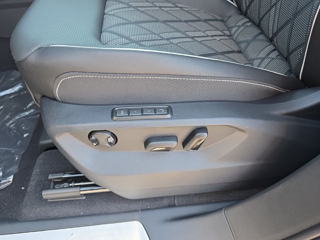 2026 Volkswagen Atlas SEL Premium R-Line - Photo 13