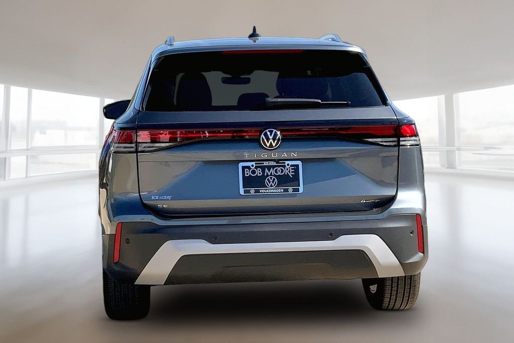 Used 2025 Platinum Gray Metallic Volkswagen 2.0T SE image 4