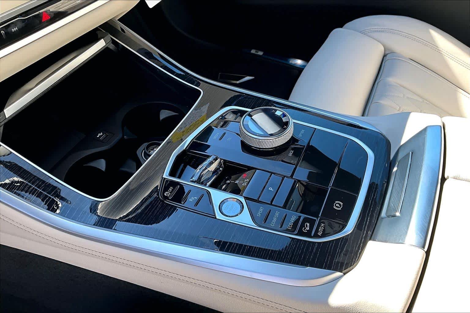 New 2026 Mineral White Metallic BMW xDrive40i image 7