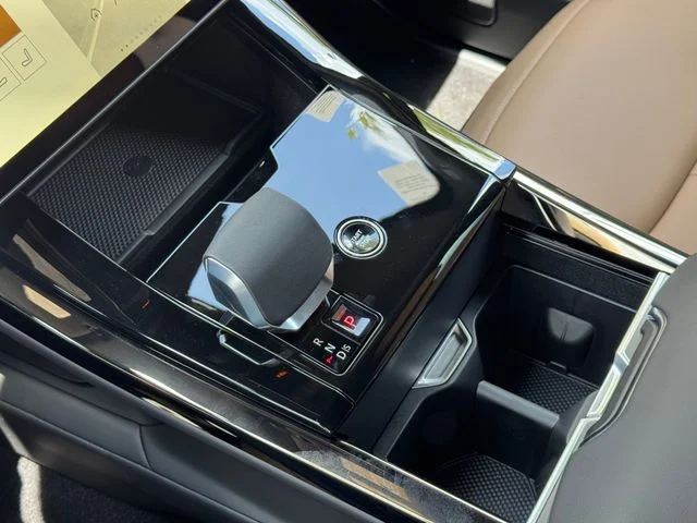 New 2026 Santorini Black Land Rover Dynamic SE image 21