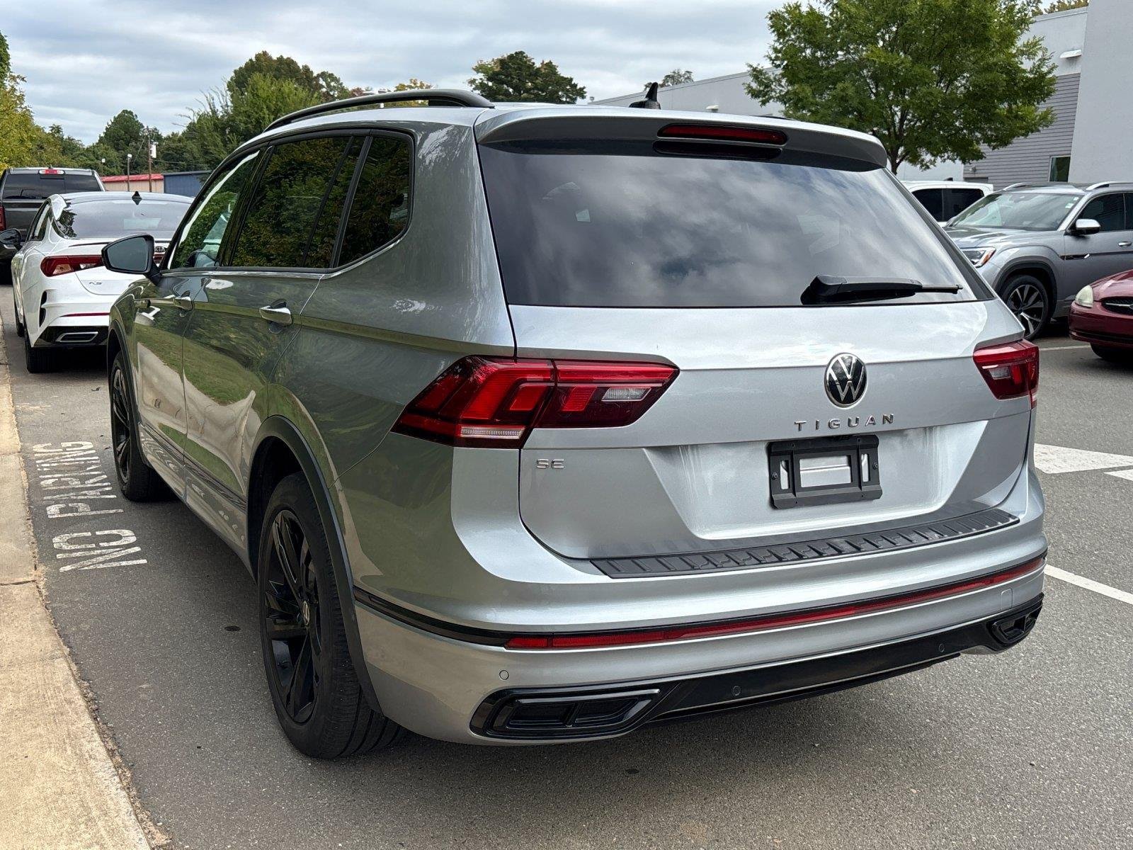 Used 2023 Pyrite Silver Metallic Volkswagen SE R-Line Black image 3