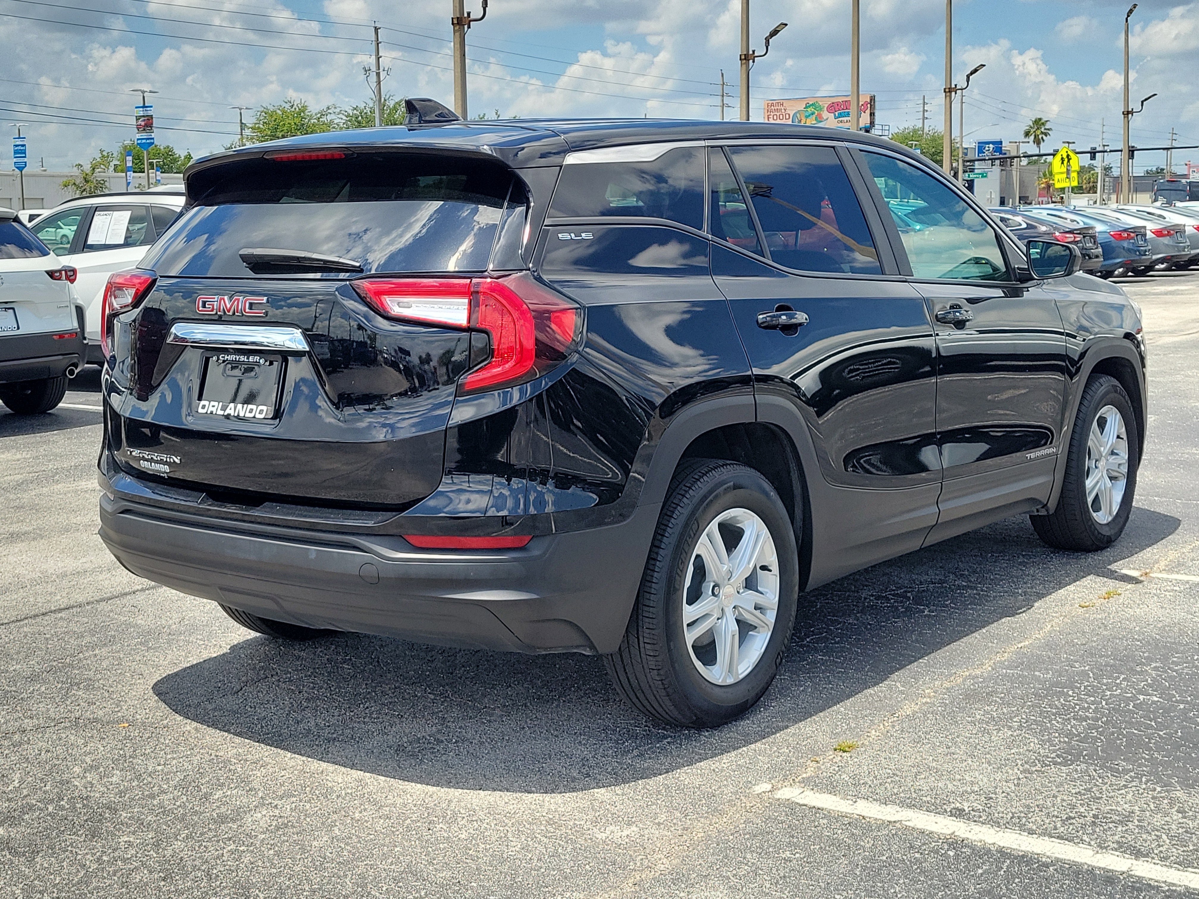 Used 2024 Ebony Twilight Metallic GMC SLE image 6