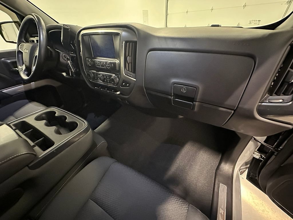 Used 2019 SILVER ICE METALLIC Chevrolet LT image 30