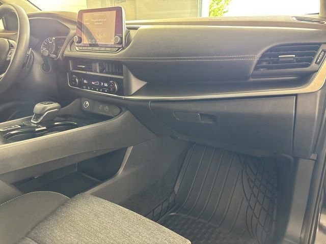 Used 2023 Blk/black Nissan SV image 18