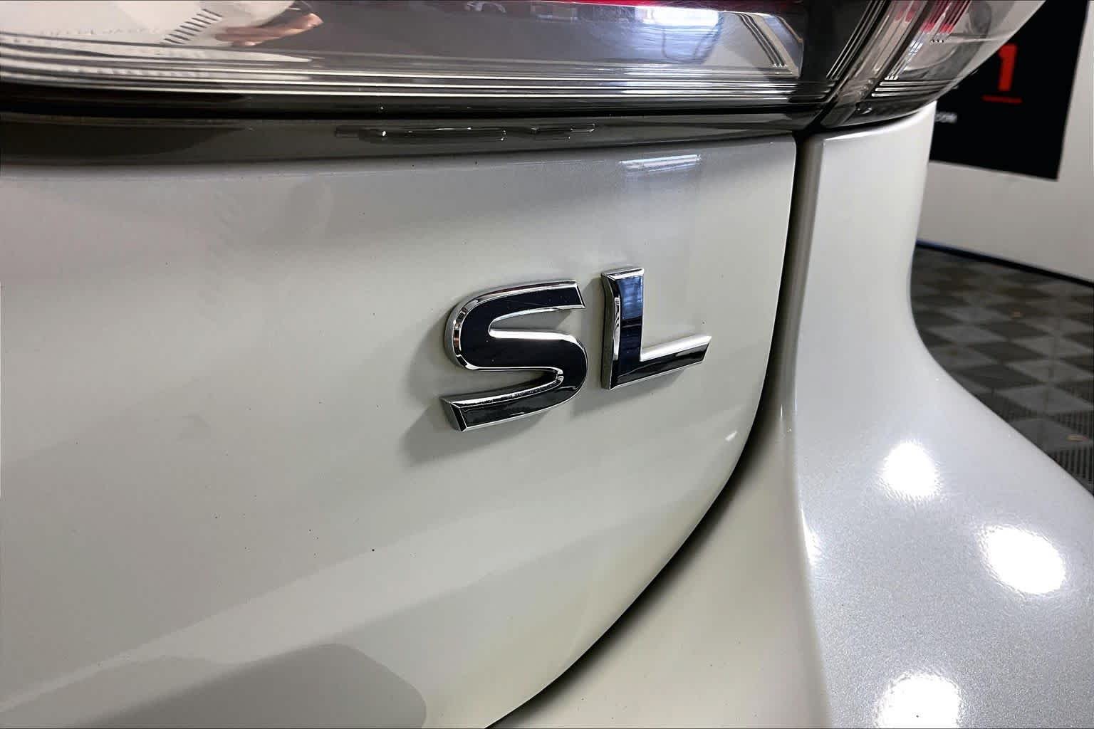 Used 2019 Pearl White Tricoat Nissan SL image 10