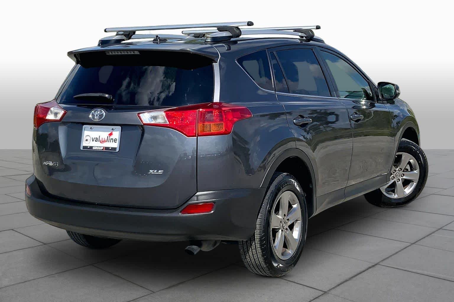 Used 2015 Magnetic Gray Metallic Toyota XLE image 12