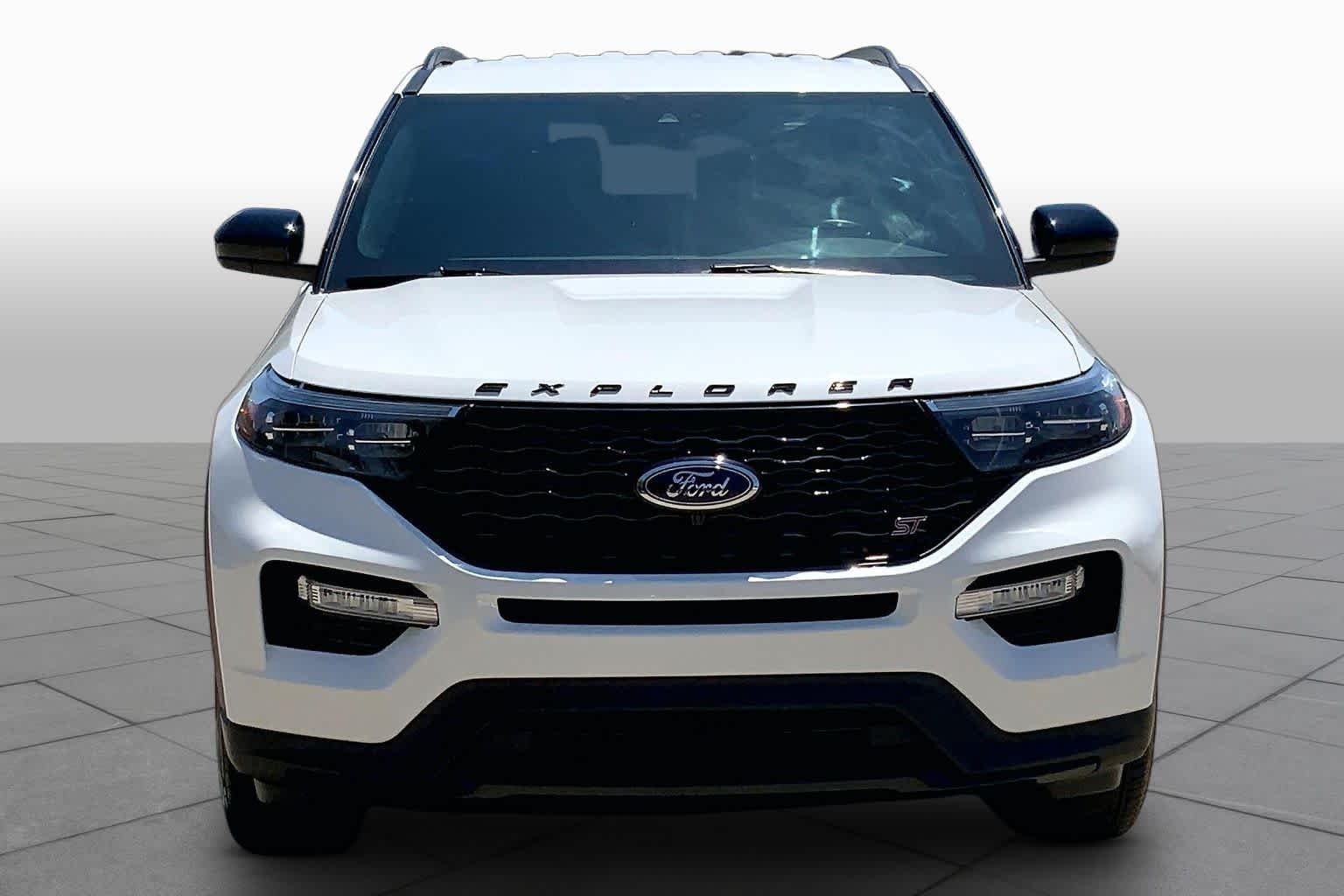 Used 2023 Star White Metallic Tri-Coat Ford ST image 4