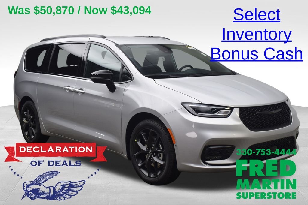 2026 Chrysler Pacifica Select's photo