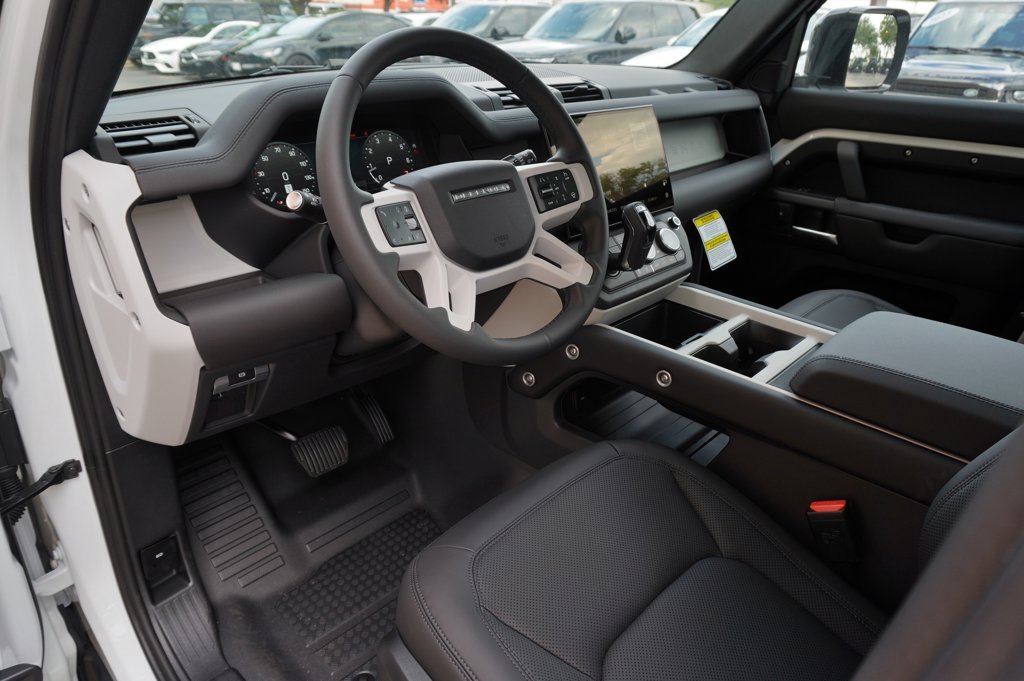 New 2026 Fuji White Land Rover S image 12