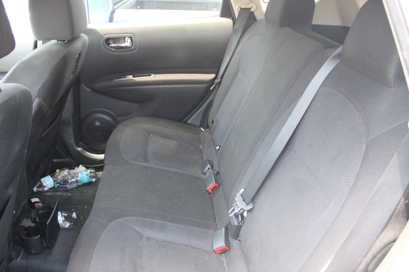 Used 2015 Brilliant Silver Nissan S image 7