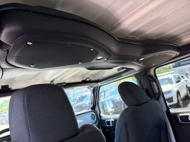 New 2026 Bright White Clear-Coat Exterior Paint Jeep Sport S image 9