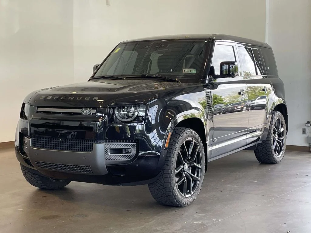 2023 Land Rover Defender V8's photo