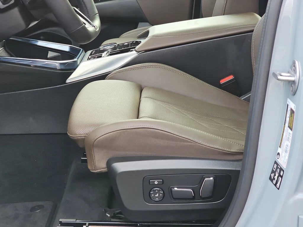 Used 2025 Gray Metallic BMW 30 xDrive image 32