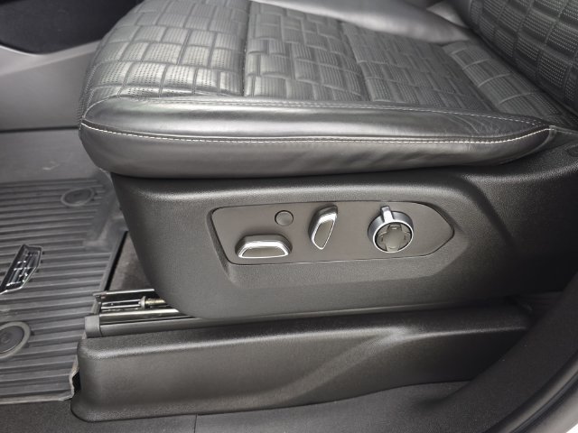 Used 2022 Crystal White Tricoat Cadillac Sport Platinum image 26