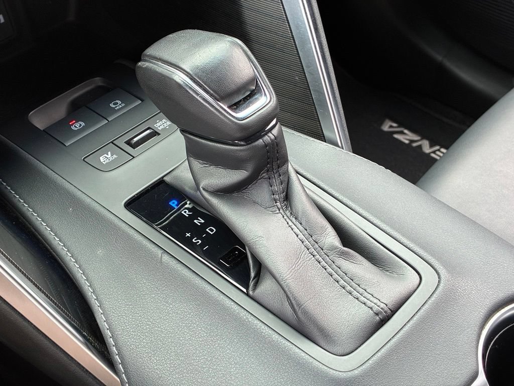 Used 2022 White Toyota XLE image 30