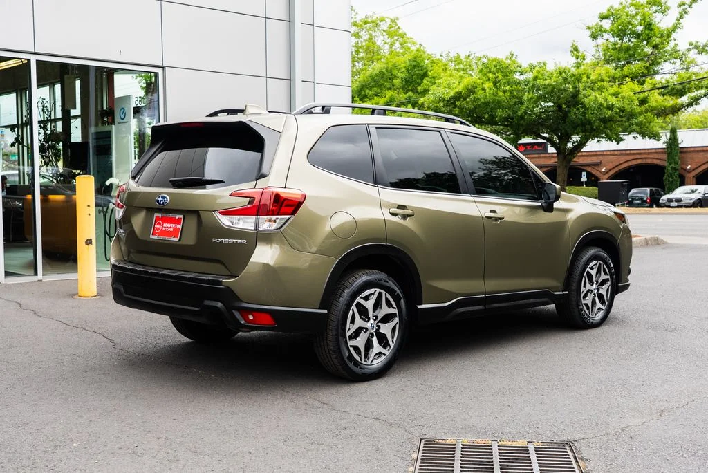 Used 2022 Green Subaru Premium image 6