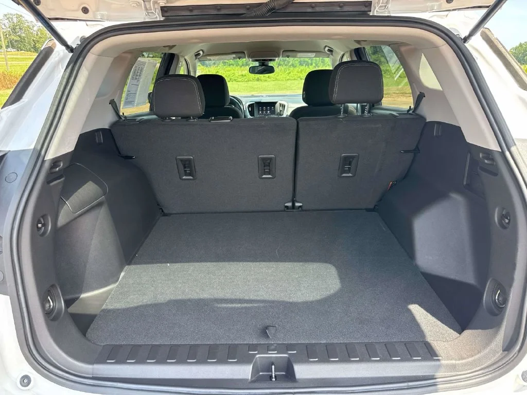 Used 2024 White GMC SLE image 11