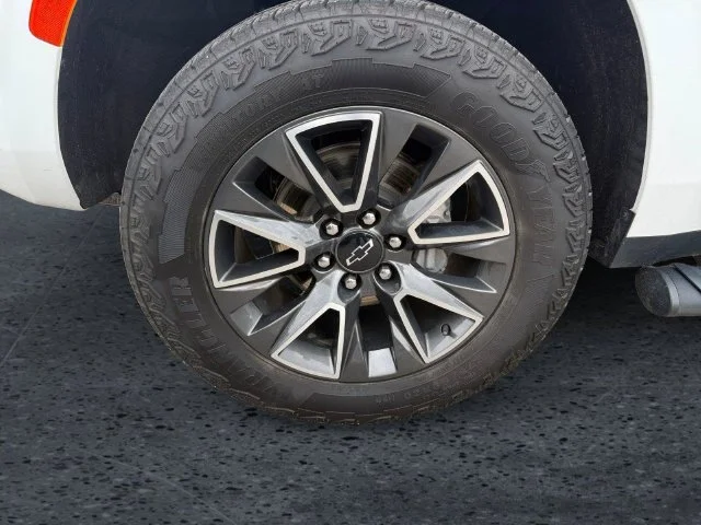 Certified Used 2023 SUMMIT WHITE Chevrolet Z71 image 10