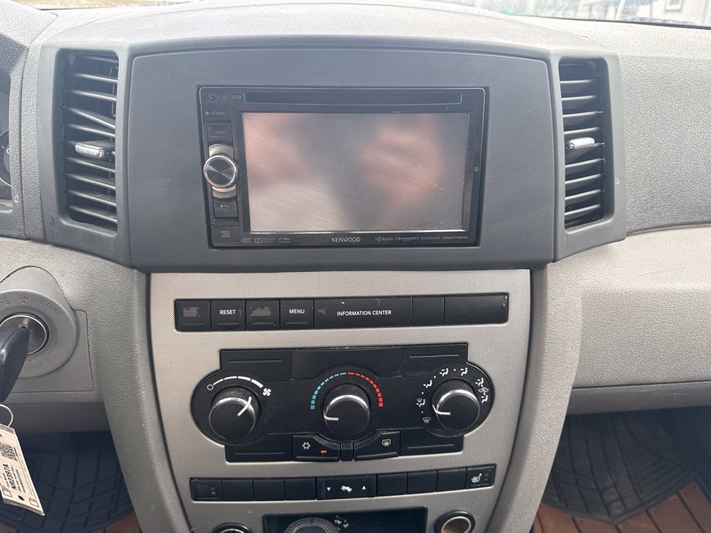 Used 2005 Silver Jeep Laredo image 22