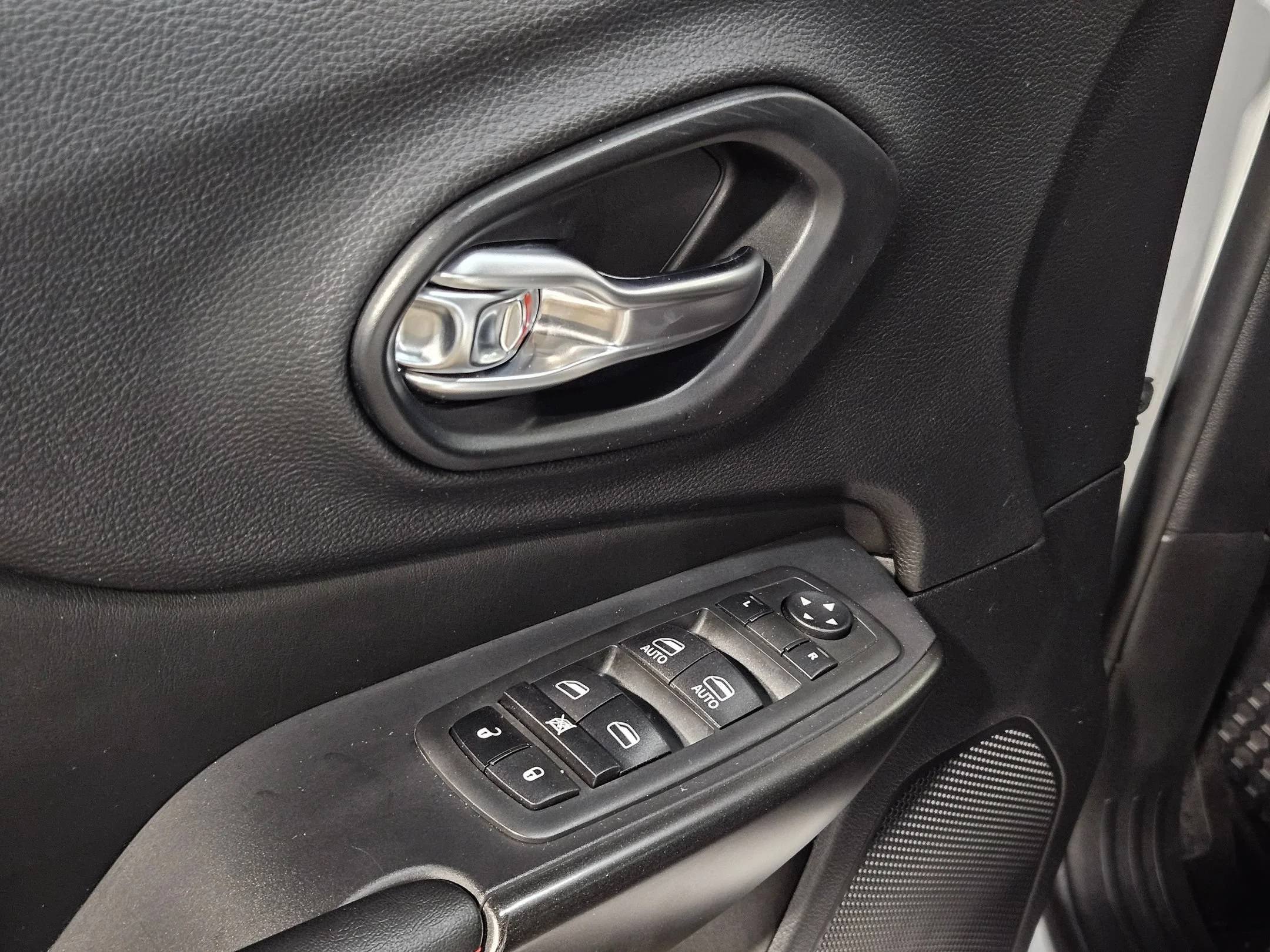 Used 2021 Bright White Clearcoat Jeep Trailhawk image 21