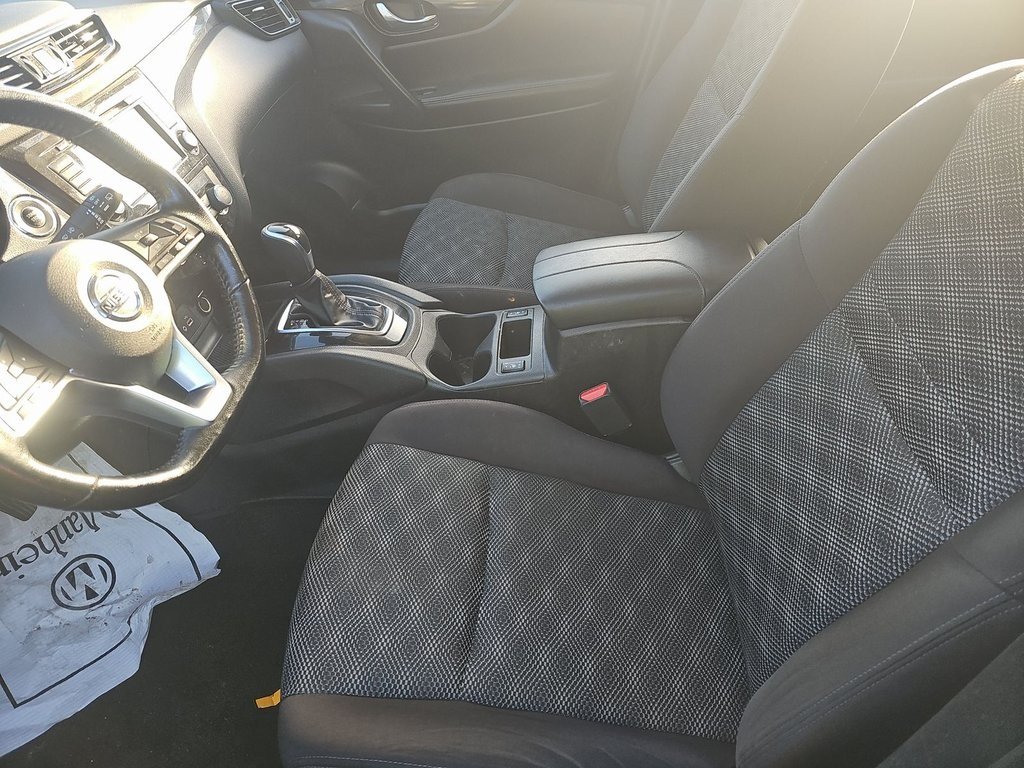 2021 Nissan Rogue Sport SV photo 2