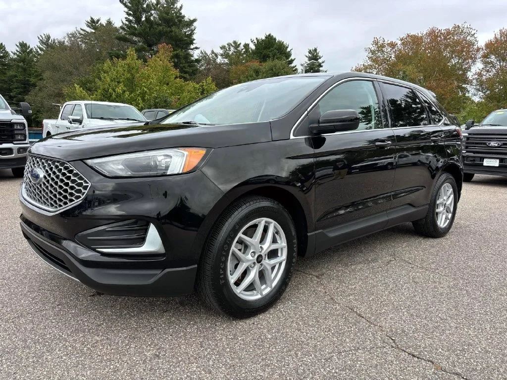 Used 2024 Black Ford SEL image 7