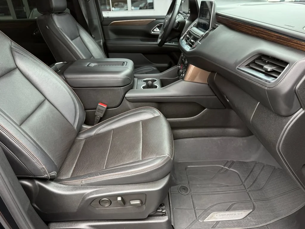 Used 2024 Black Chevrolet High Country image 16