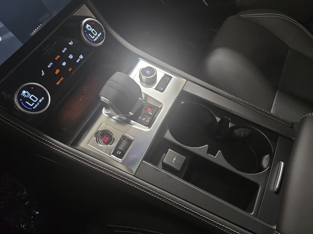 2026 Jaguar F-Pace R-Dynamic S - Photo 15